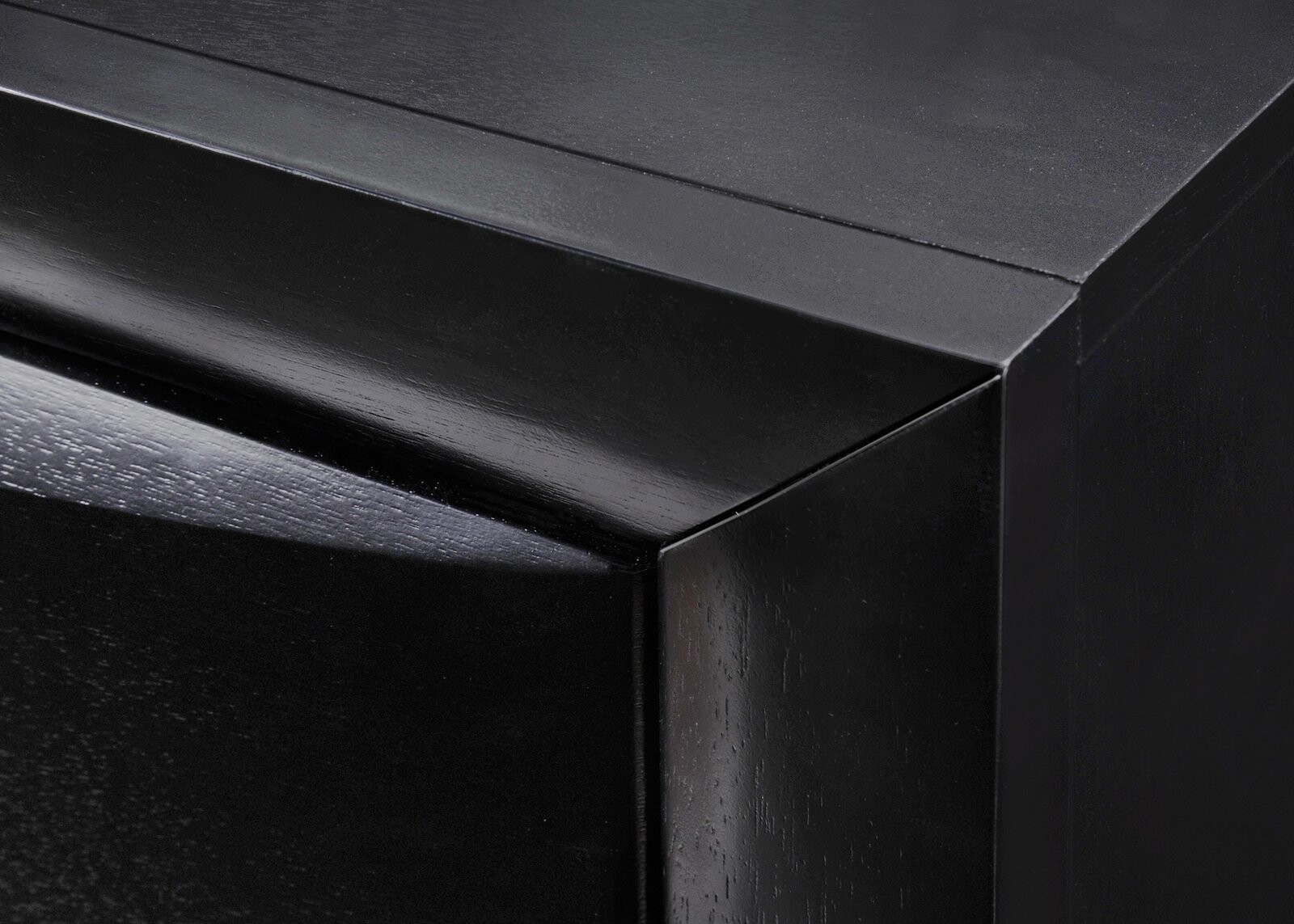 BLACK EMILY CHEST
