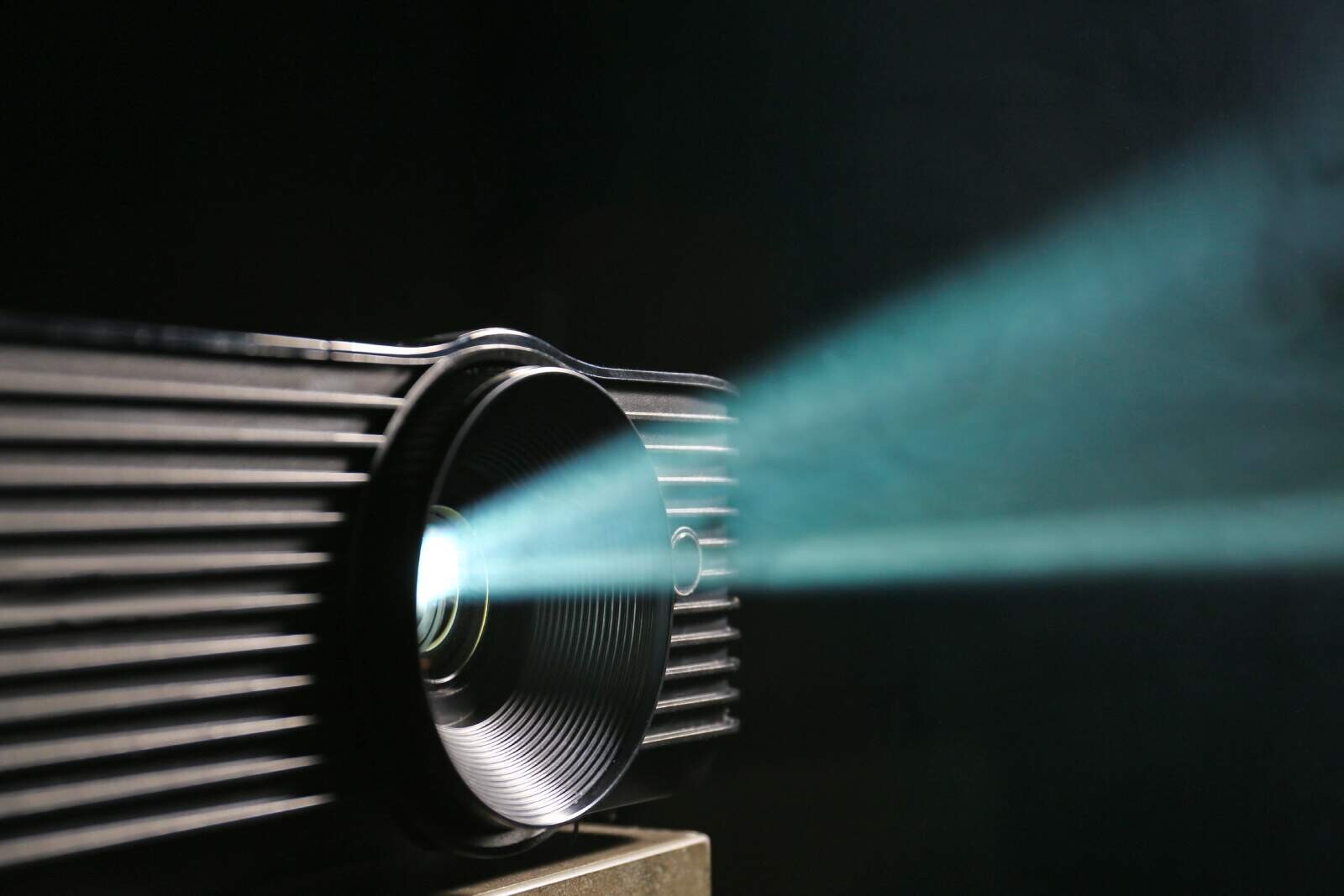 What Are Long-Throw Projectors and How Do They Work?