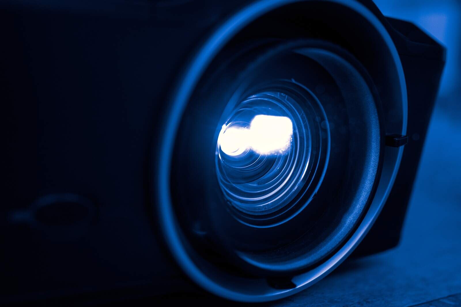 What Are Short-Throw Projectors and How Do They Work?